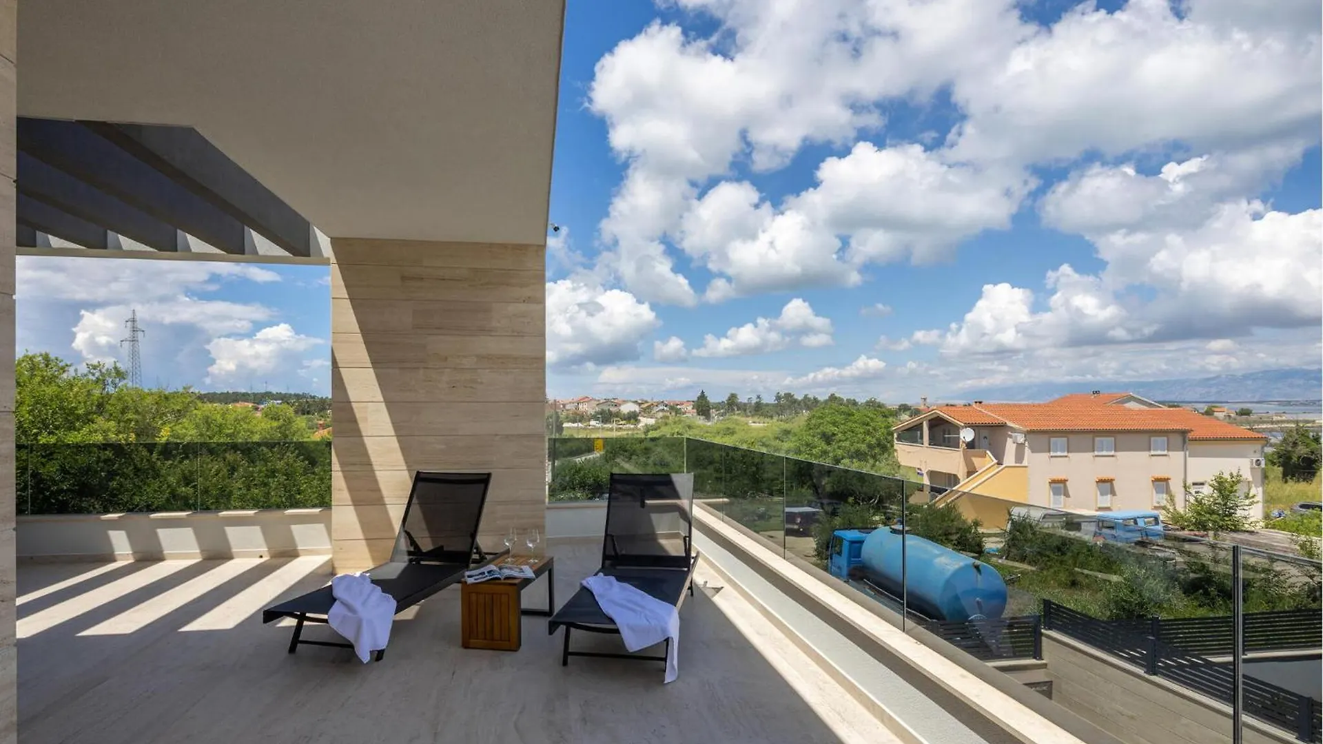 5 Bedroom Stunning Home In Nin